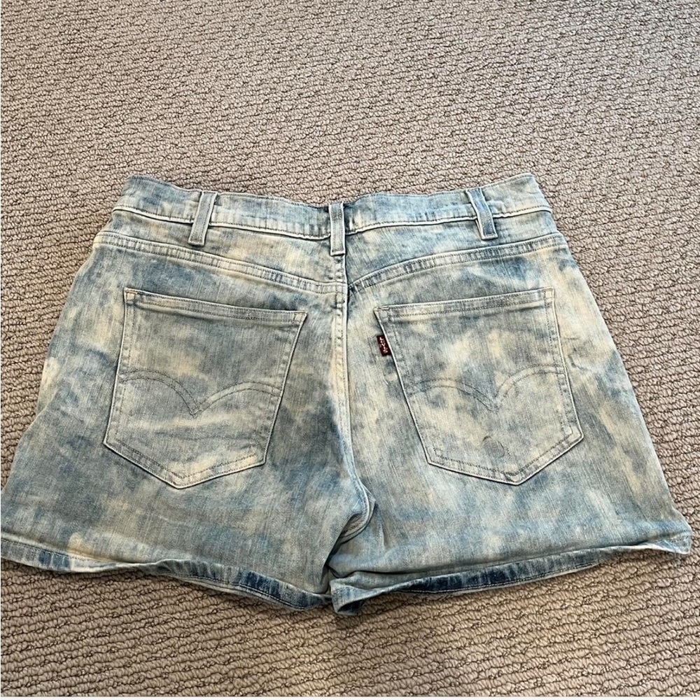 High waisted Levi shorts